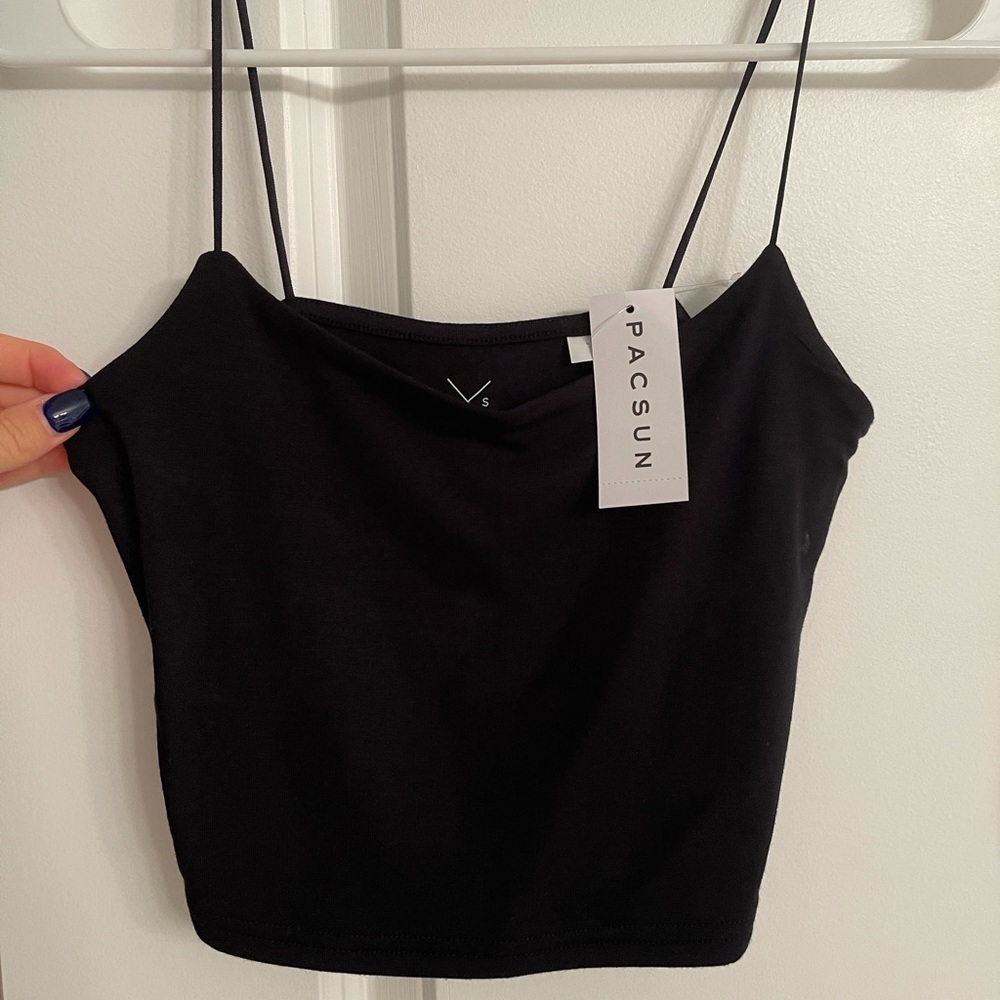 Black cropped tank